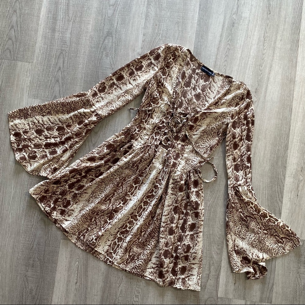 Pretty Little Thing Mini Dress Brown/Tan Snakeskin, Size 0. Flared Sleeves